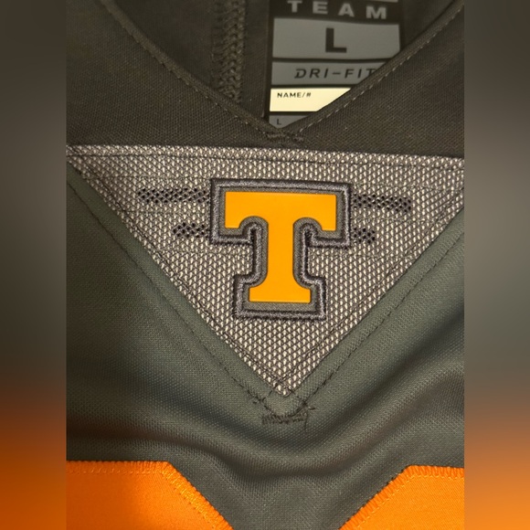 Tennessee Volunteers Nike Smokey Grey Football Jersey Men’s Size L NWT Stitched - Picture 3 of 9